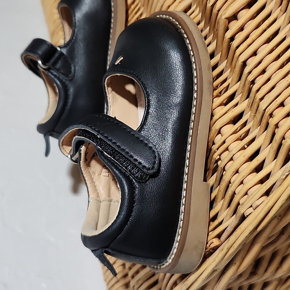 Black Mary Jane Heart Cut Out Detail Girls Toddler Dress Shoe 5.5 - Picture 4 of 16